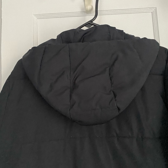 Everlane Black Essential Puffer Jacket
Size Medium - Picture 8 of 12